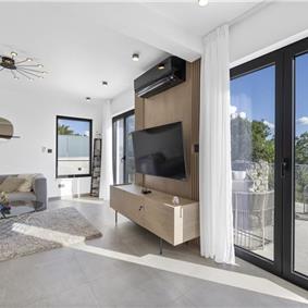 4-Bedroom Villa with heated pool and sea view, near Podstrana, sleeps 8